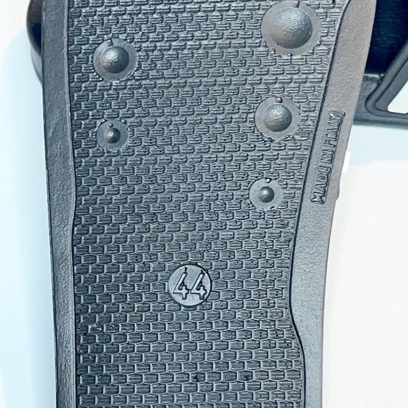 💛SOLD🖤 Dolce & Gabbana Rubber Pool Slides DG logo in Black/White - Picture 9 of 9